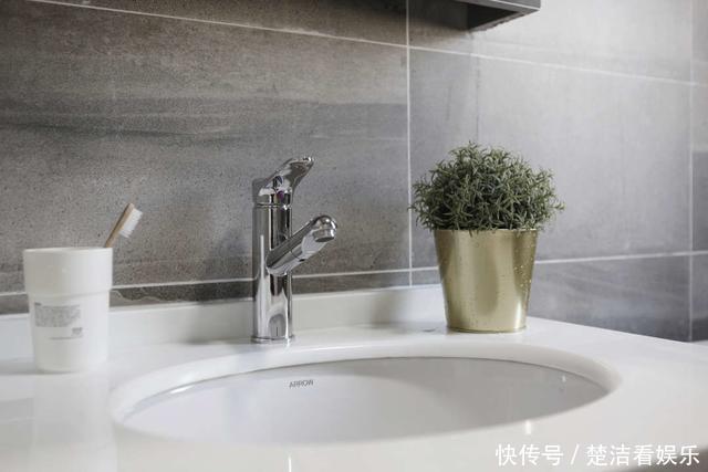 厨房|75平现代小清新空间，马卡龙色调温馨时尚，客厅镂空茶几精致唯美