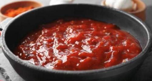 解煎饼果子里的面酱和辣酱怎么制作调配？