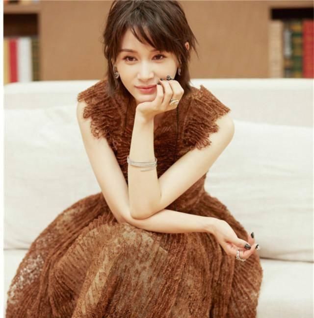 no.2|女人40岁以后，染发别太浮夸，建议这3种发色，时髦减龄很显白！