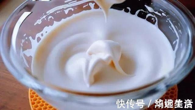 蜂蜜|半碗蜂蜜,4个鸡蛋,做出来的蛋糕,比芝士蛋糕还要嫩滑好吃