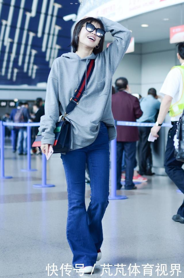 奔五的妈妈怎么穿显年轻？学会这样穿，时尚减龄又养眼