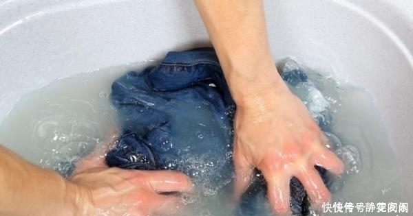 洗衣机|原来冬天洗羽绒服这么简单，加点厨房这一常见物，蓬松干净无白渍