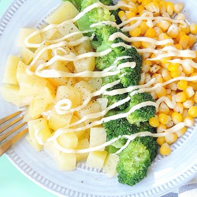 西兰花玉米土豆沙拉