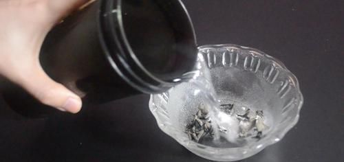  泡木耳，很多人第一步就错了，饭店厨房教我一诀窍，泡的又大又软