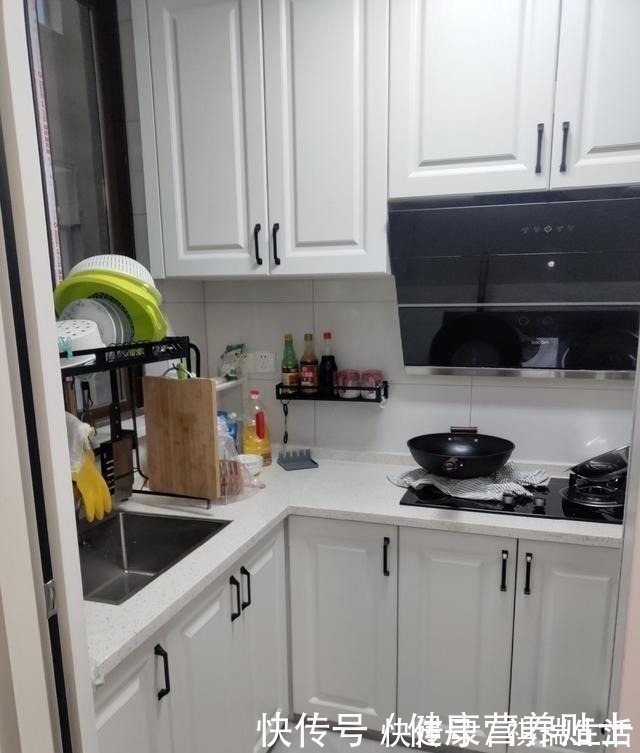 电视背景墙|新房入住一个月,入户鞋柜非常实用,不做电视墙家人很满意,晒晒!