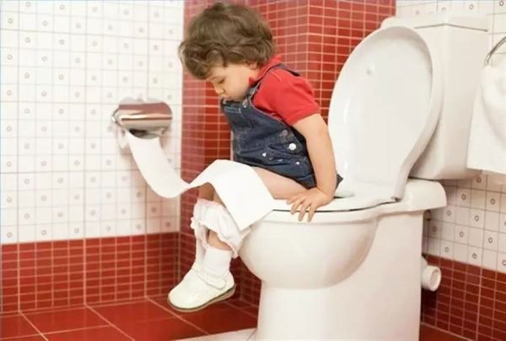 宝宝如厕太早太晚都无益，家长要正确判断时机，巧妙训练宝宝如厕