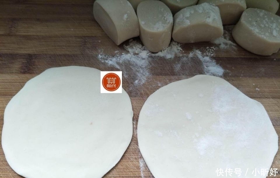 做韭菜盒子,教你一招,外酥内鲜,好吃不腻,简单又美味