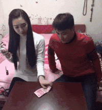|搞笑GIF:这是一条神奇的裙