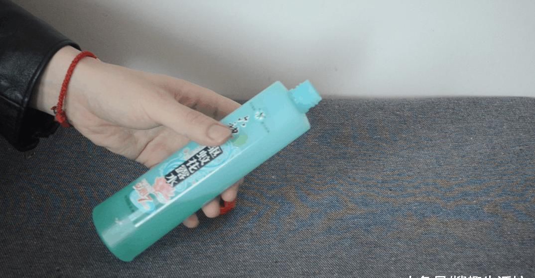 把气球放在马桶里面, 能解决家家户户都困扰的难题, 简直太实用了