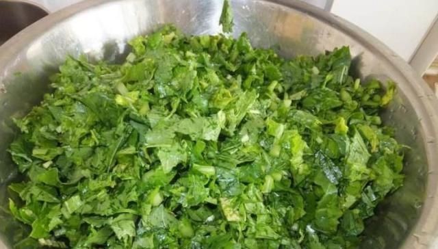 农村这种野菜，可以用来做咸菜，对咳嗽、牙龈上火很管用