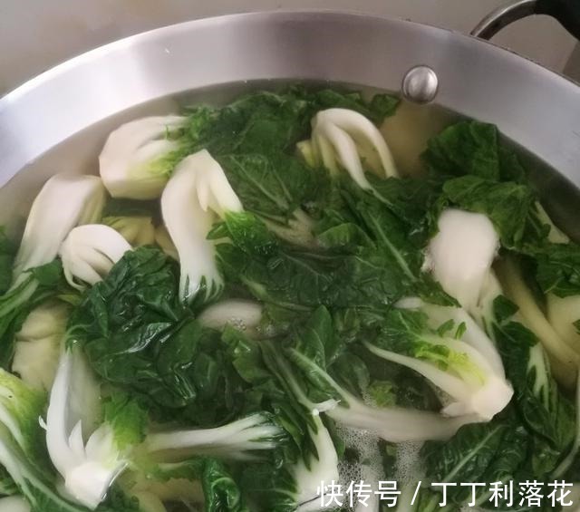 这几种蔬菜晒干后，比新鲜的还好吃，干净卫生也不贵炖肉吃很香！