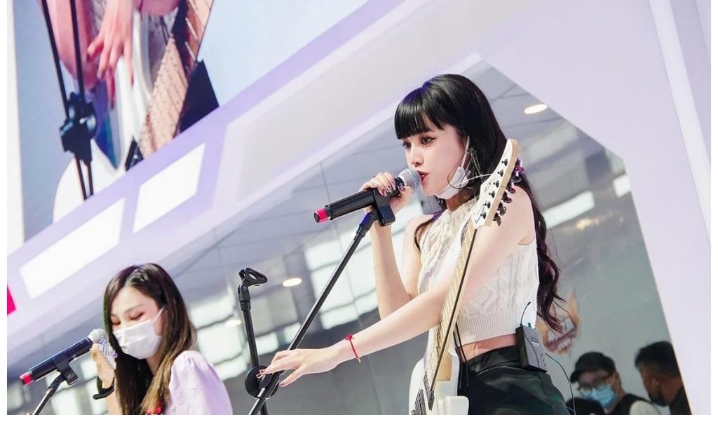 小姐姐|844樂隊搖滾少女炸翻全場 高燃表演助戰(zhàn)神武之戰(zhàn)冠軍聯(lián)賽