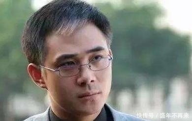 白头发显老又难看!医生提醒:多吃这几种东西白发变黑发