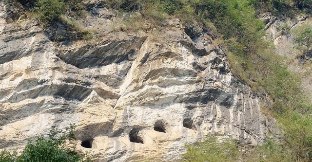 崖墓|川渝地区有很多崖墓，被称为蛮子洞，你钻进去玩过吗