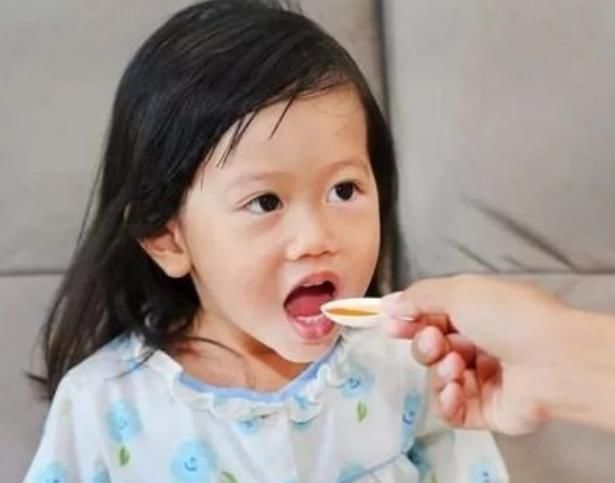 孩子|6岁男娃长“双层牙”,老人的“坏习惯”害了娃,你家有这习惯吗