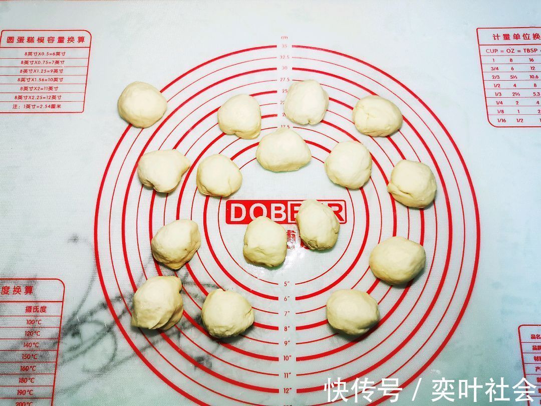 一碗粥|制作美味的香菇肉包子,搭配一碗粥,营养健康