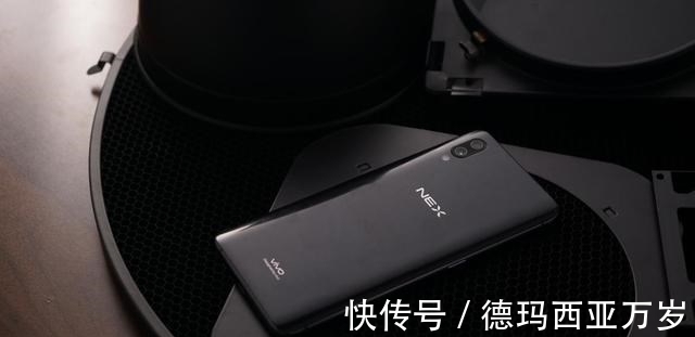 升降屏|5900mAh新机上线，零边框+蔡司镜头+5nm Plus芯片，堆料过猛