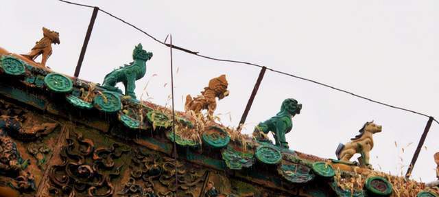 檐脊!沈阳故宫崇政殿的檐脊上,脊兽中多了马和羊,专家说:是这个原因