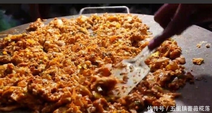 卖相|印度的“奇葩”小吃, 虽然卖相很差,但是很多人排长队买着吃