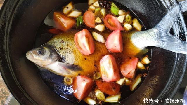 炖鱼原来如此简单,不煎不炸,十分钟吃到鲜汁炖鱼,连汤汁都不剩
