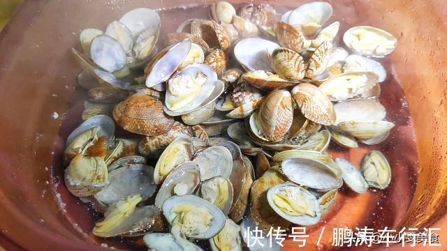 炒花蛤，最忌直接下锅就炒，教你正确做法，出锅鲜嫩无沙，不腥气
