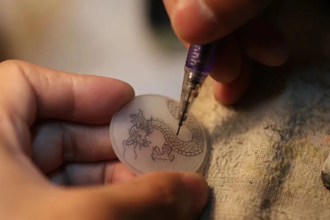 工艺$时尚守艺人 |“玉”比你以为的要时髦：金镶玉传承人杨晓雅