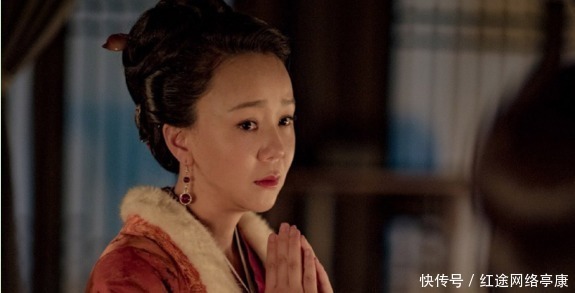 后妈嫁亲女给富二代,嫁继女给穷小子,10年后后妈的玩笑话变真