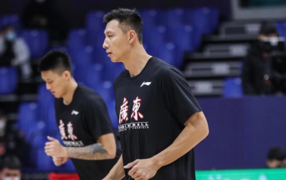 辽宁男篮|易建联上半场投篮5中0，拿到3分5篮板1封盖