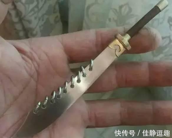 袖珍刀剑匕首欣赏, 有的比指甲盖还小!