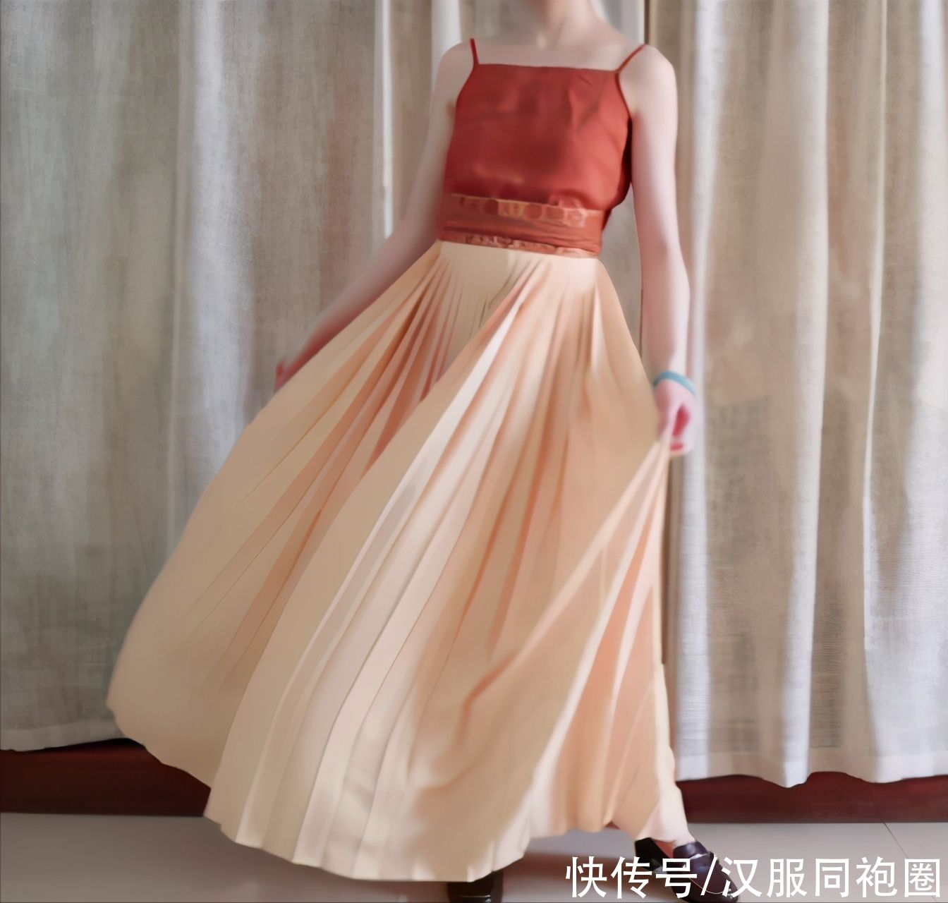 用有限汉服解锁无限可能！轻盈又显瘦的宋制汉服，你还可以这样穿