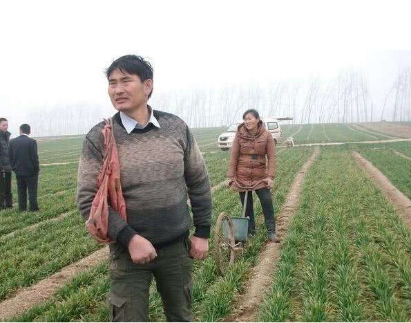 “星光大道”爆红,巅峰时拒绝商演回家种地,马广福后来怎么样了?