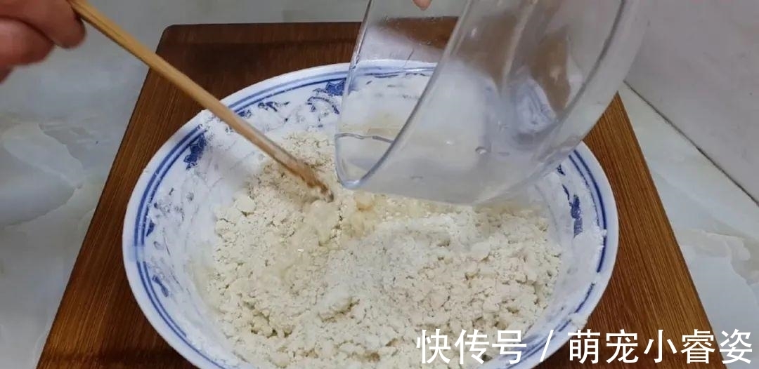 面团|做烧饼时,切记不要发面和刷油,简单一做,出锅孩子们都爱吃