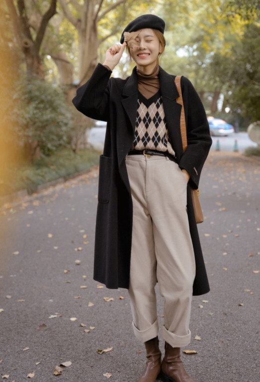 黑色大衣|“黑色大衣”烂大街?冬天学会这4套穿搭就够了,让你保暖又洋气