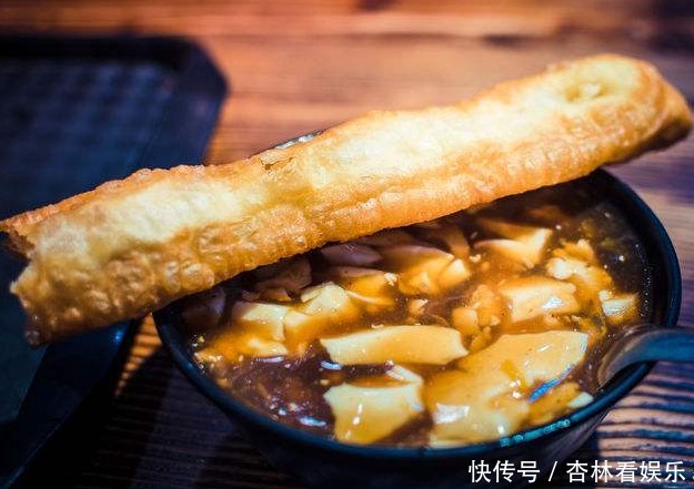  在家|在家炸油条硬邦邦不要再加酵母粉，教你一个新配方，蓬松又酥脆