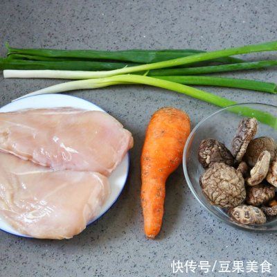  锅贴|简单快手，下班回家也能做的香菇鸡肉锅贴