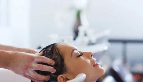 ?头发隔多久洗一次最好,很多人还不知道,难怪头发越掉越多