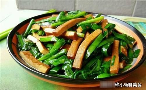牡蛎肉|韭菜怎么做最营养?鸭胗此做法,开胃解馋,鲜香四溢,老少皆宜
