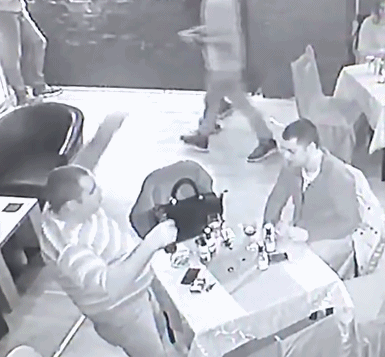 |搞笑GIF:这是谁家的闺女