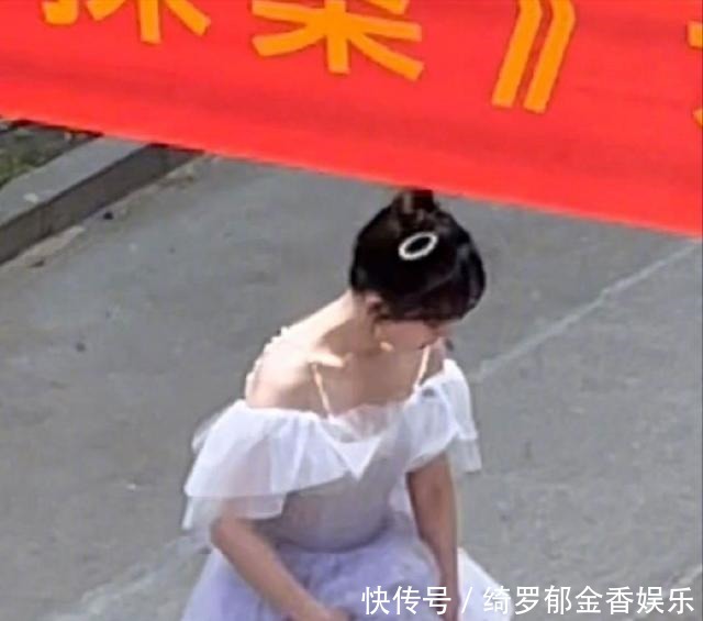 娜扎|杨紫新综艺路透曝光，仙女风和民国风任意切换，却意外撞衫娜扎！