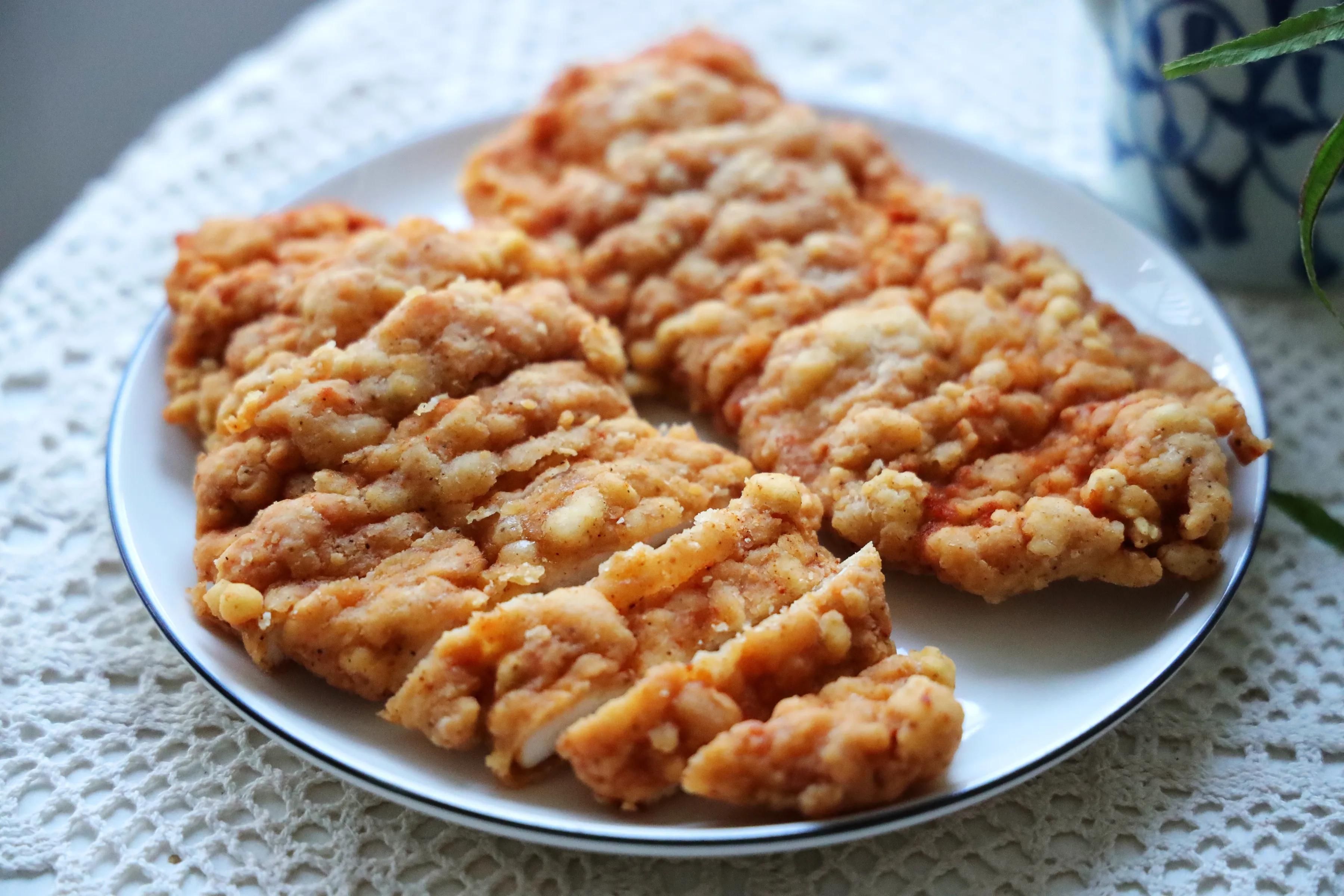 几元的鸡胸肉,简单做下,上桌成了抢手菜,外皮酥脆里面软嫩好吃