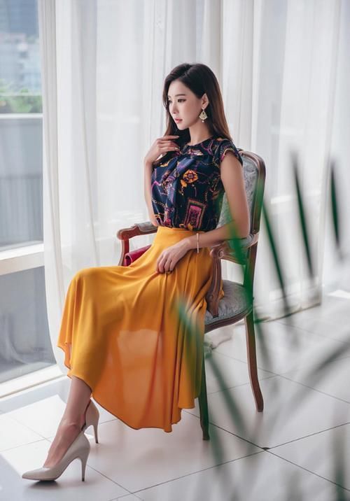 穿搭|美女穿搭:浪费海岛风的套装,随性妩媚感,尽在其中