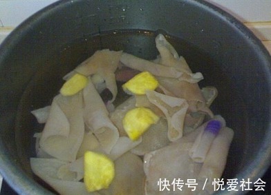 猪皮|做猪皮冻，不要直接焯水！再加一步，晶莹剔透，嫩滑q弹，吃不腻
