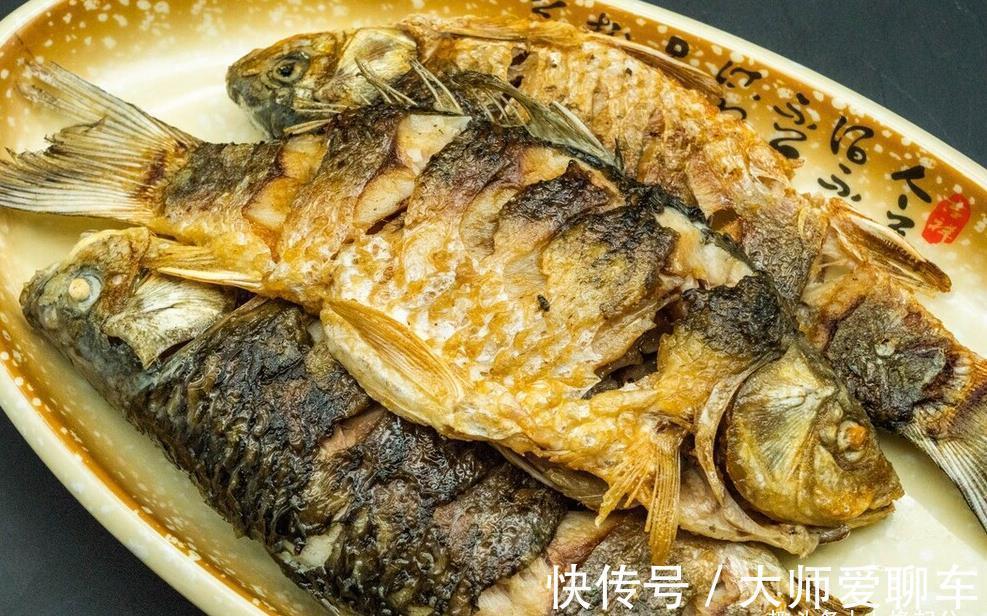 鱼肉|煎鱼要想不破皮，就不要直接下锅，多加2步，鱼皮不破不粘锅