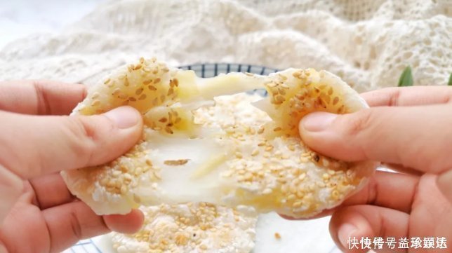 红糖浆|糯米粉最好吃的做法,开水一烫一搅,香甜酥脆,出锅孩子吃美了