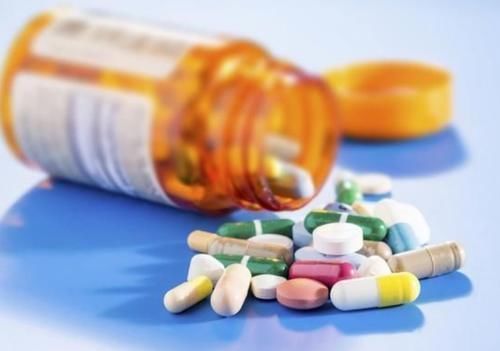 发黄|上厕所时尿液发黄,并伴有一股异味?医生建议注意下这6个方面