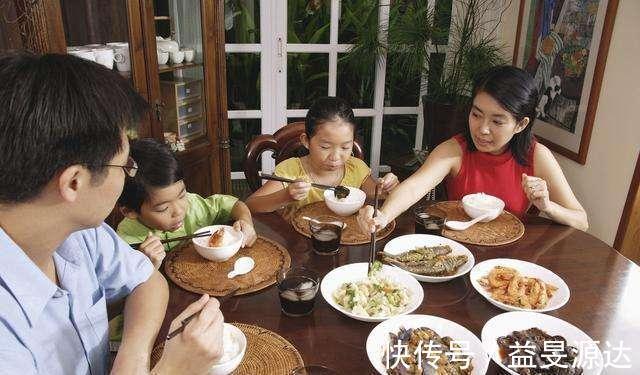 教养|孩子有没有教养,一顿饭就能够看得出来,儿时打好基础很重要