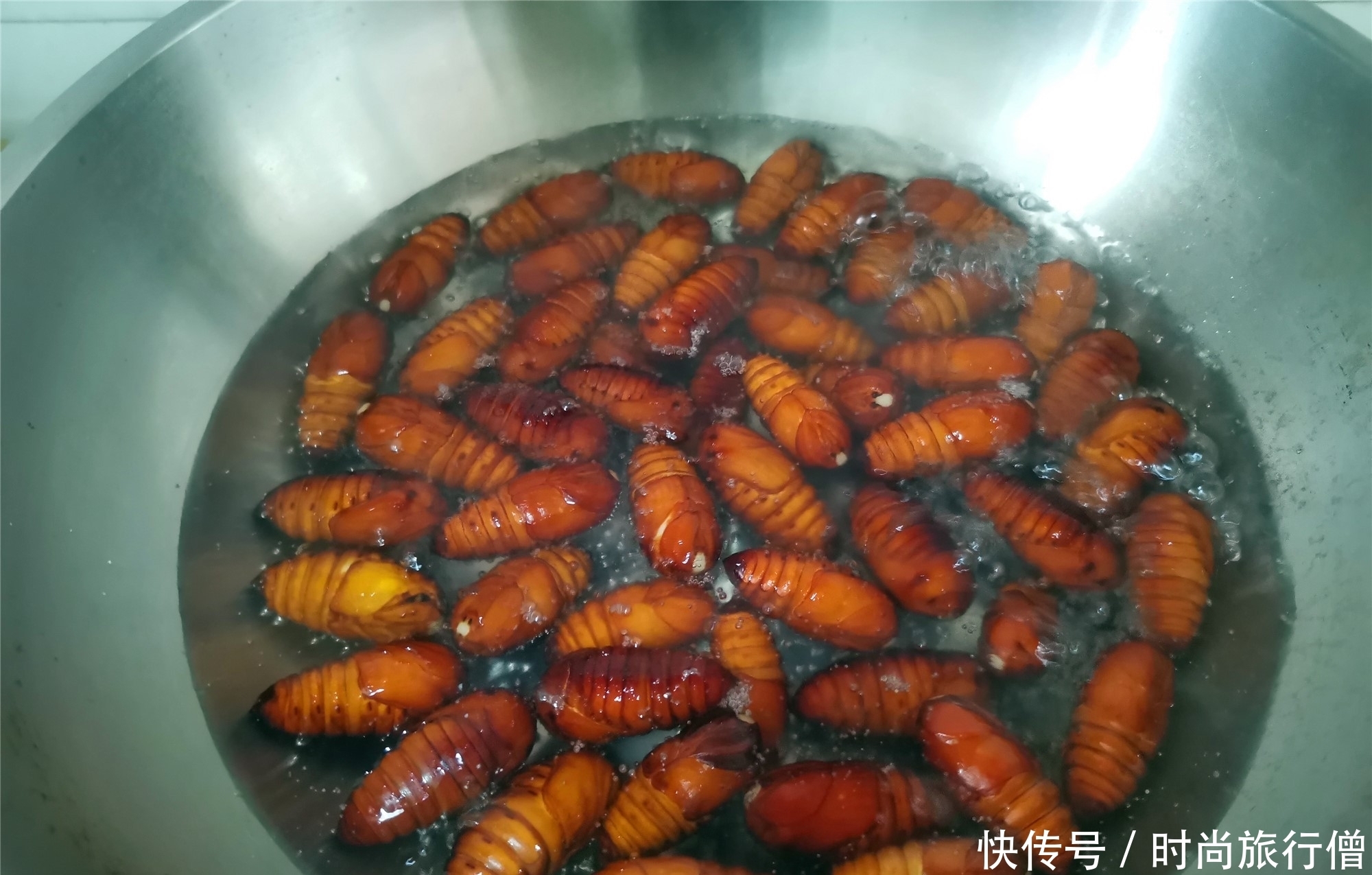 蚕蛹怎样做好吃?教你东北家常做法,香酥不回软,一道下酒好菜