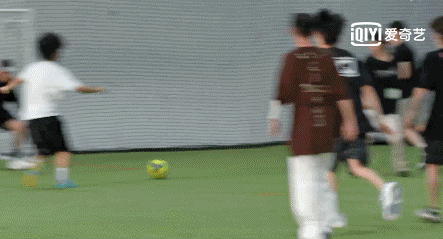 导师团|《少年说唱企划》首场公演来袭，说唱导师团燃炸开唱引全场赞叹