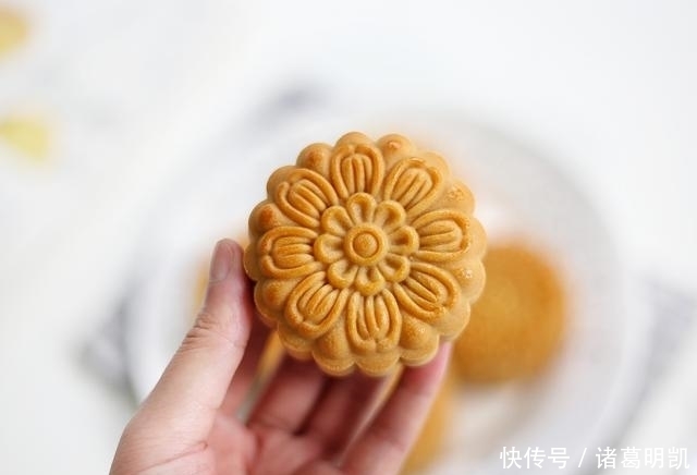 蛋黄|广式月饼还是喜欢这配方,蛋黄油润咸香,饼皮松软可口,味道大赞