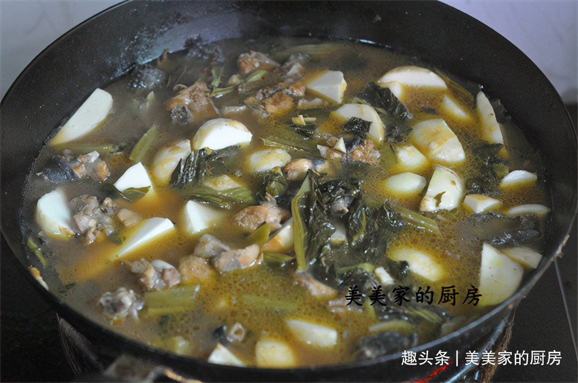 秋天干燥,一道“土匪菜”常上桌,3种食材1锅烧,好吃又养胃!